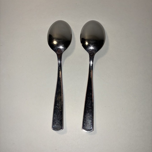 Providence PLAZA Stainless Solid Serving Spoon Tradition Glossy USA Flatware - Picture 2 of 4